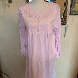 Pretty nightgown. 🧜‍♀️